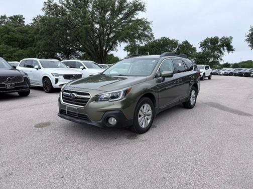 Wilderness Green Metallic 2019 Subaru Outback 2.5i Premium