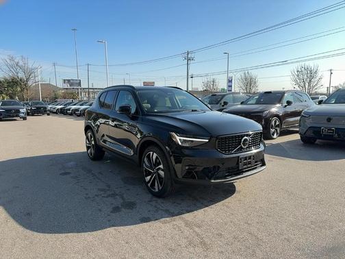 2026 Volvo XC40 B5 Plus