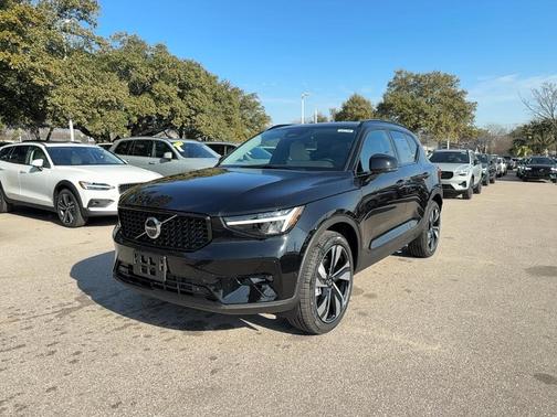 2026 Volvo XC40 B5 Plus