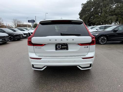 2026 Volvo XC60 B5 Plus