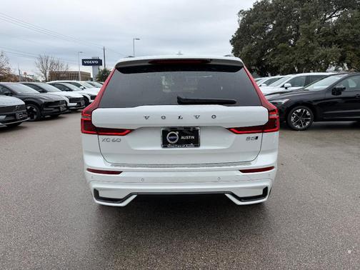 2026 Volvo XC60 B5 Plus