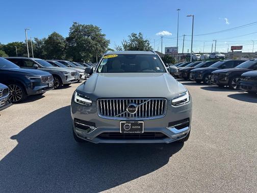 2025 Volvo XC90 B5 Core