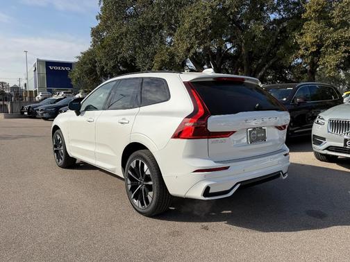 2026 Volvo XC60 B5 Plus