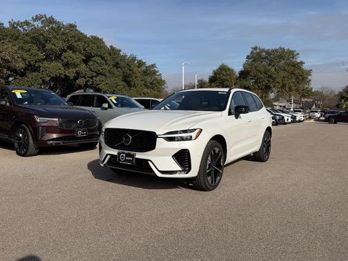 2026 Volvo XC60 B5 Plus
