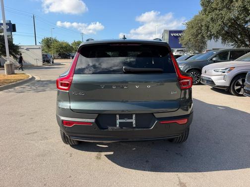 Forest Green 2026 Volvo XC40 B4 Core
