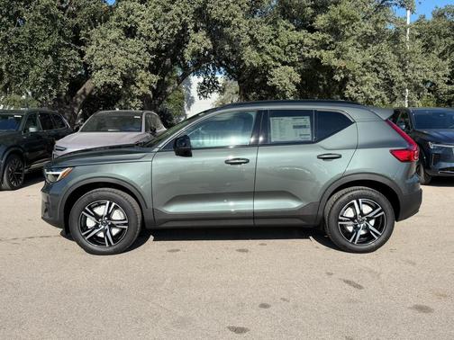 Forest Green 2026 Volvo XC40 B4 Core