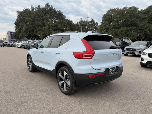 2026 Volvo XC40 B5 Plus