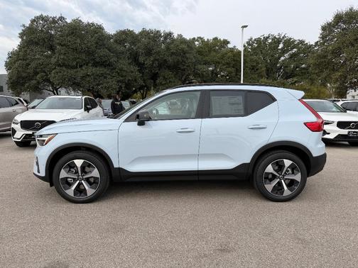 2026 Volvo XC40 B5 Plus