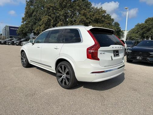 2025 Volvo XC90 Plug-In Hybrid T8 Core 7-Seater
