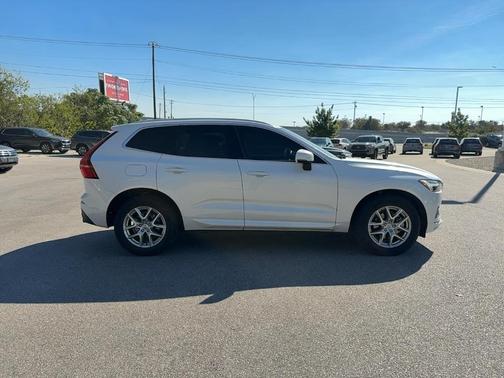 2021 Volvo XC60 T5 Momentum
