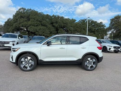 2026 Volvo XC40 B5 Plus