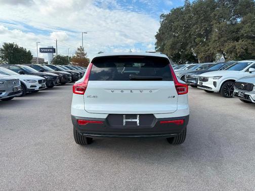 2026 Volvo XC40 B5 Plus