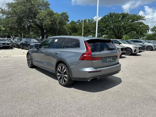 2020 Volvo V60 Cross Country T5