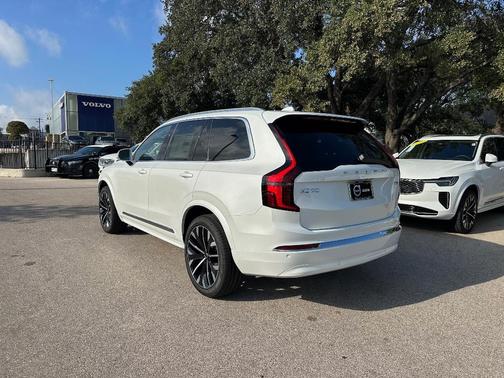 2026 Volvo XC90 B5 Core