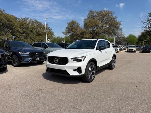 Crystal White 2026 Volvo XC40 B5 Plus
