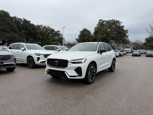 2026 Volvo XC60 B5 Plus