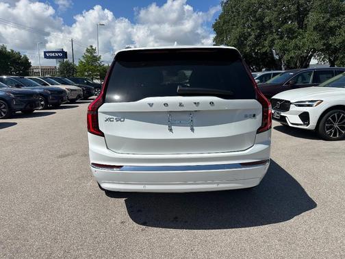 2026 Volvo XC90 B5 Core