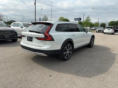 2025 Volvo V90 Cross Country B6 Ultra