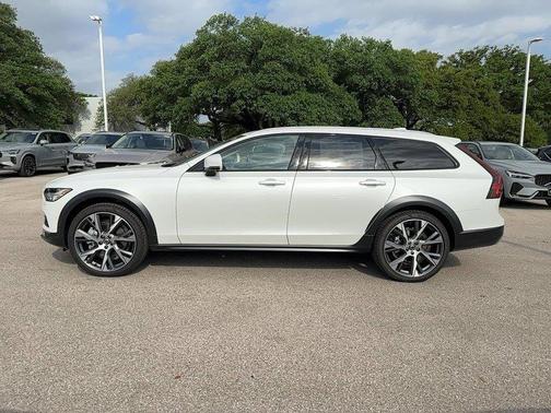 2025 Volvo V90 Cross Country B6 Ultra