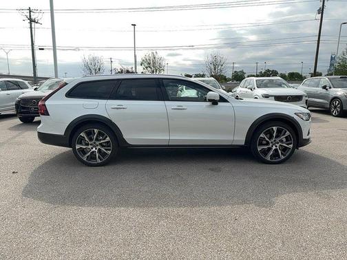 2025 Volvo V90 Cross Country B6 Ultra