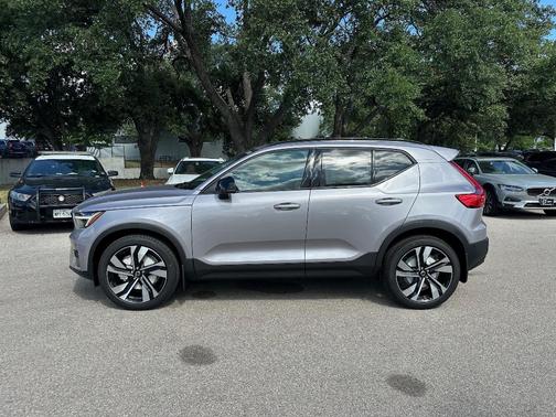 2026 Volvo XC40 B5 ULTRA