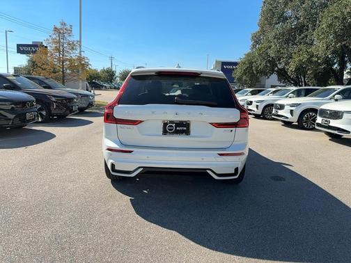 2026 Volvo XC60 B5 Ultra