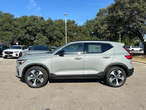 2026 Volvo XC40 B5 Plus