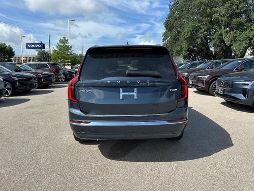 2026 Volvo XC90 T8 PLUS 7-SEATER