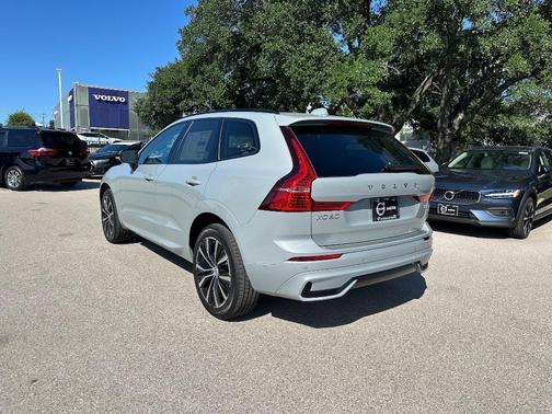 2025 Volvo XC60 B5 Plus