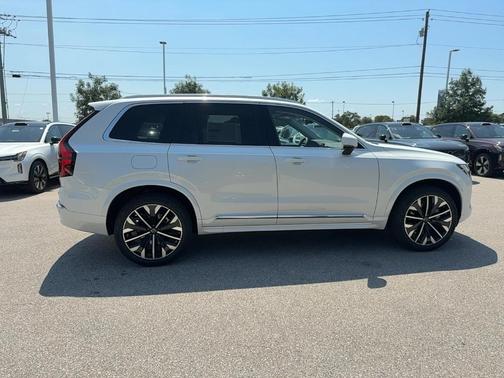 2025 Volvo XC90 B6 Core