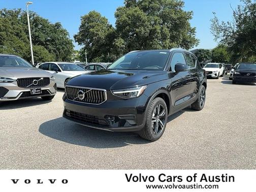 2025 Volvo XC40 B5 Core Bright Theme