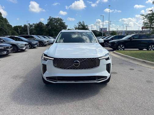 2026 Volvo XC90 B5 Plus