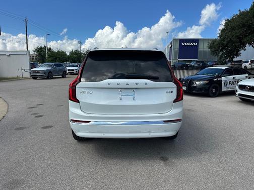 2026 Volvo XC90 B5 Plus