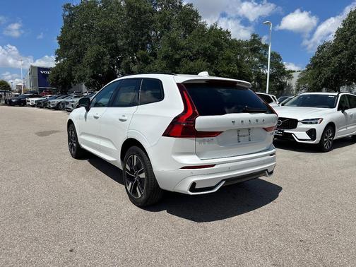 2026 Volvo XC60 B5 Core