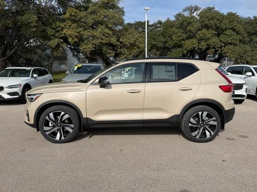 2026 Volvo XC40 B5 Plus