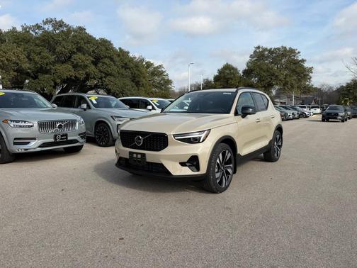 2026 Volvo XC40 B5 Plus