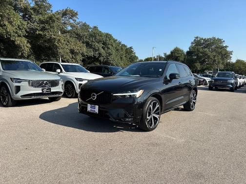2023 Volvo XC60 B5 Ultimate Dark Theme