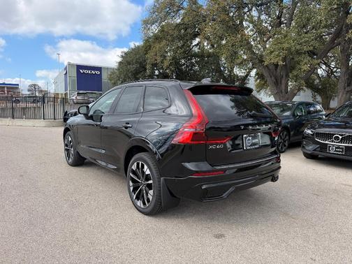 Onyx Black 2026 Volvo XC60 Plug-In Hybrid T8 Plus