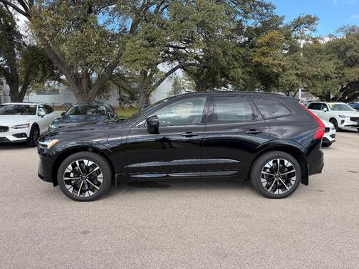 Onyx Black 2026 Volvo XC60 Plug-In Hybrid T8 Plus