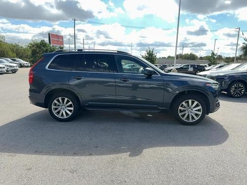 2018 Volvo XC90 T5 Momentum