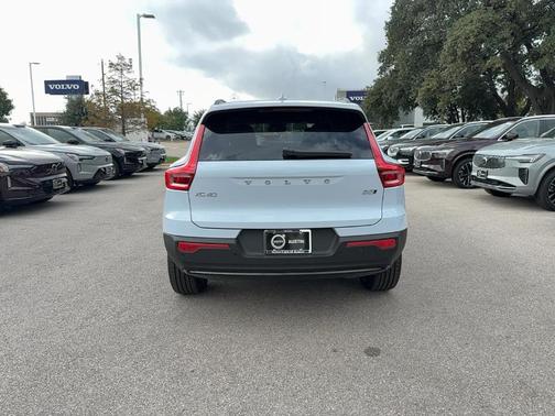 2026 Volvo XC40 B5 Core