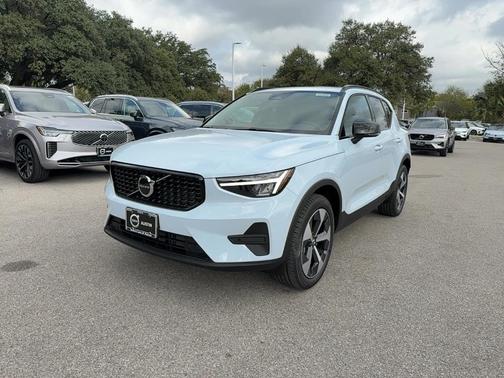 2026 Volvo XC40 B5 Core