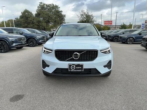 2026 Volvo XC40 B5 Core