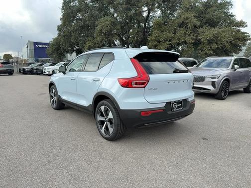 2026 Volvo XC40 B5 Core
