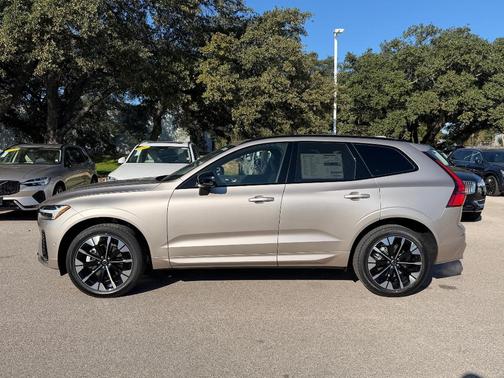 2026 Volvo XC60 B5 Plus