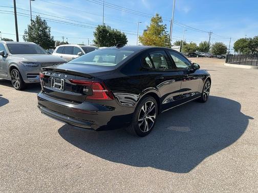 2024 Volvo S60 B5 Core Dark Theme