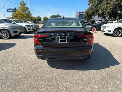 2024 Volvo S60 B5 Core Dark Theme