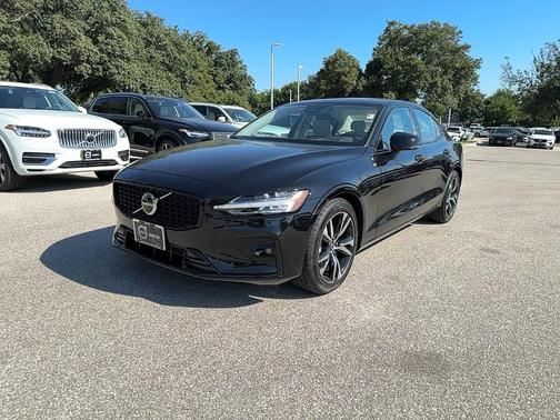 2024 Volvo S60 B5 Core Dark Theme