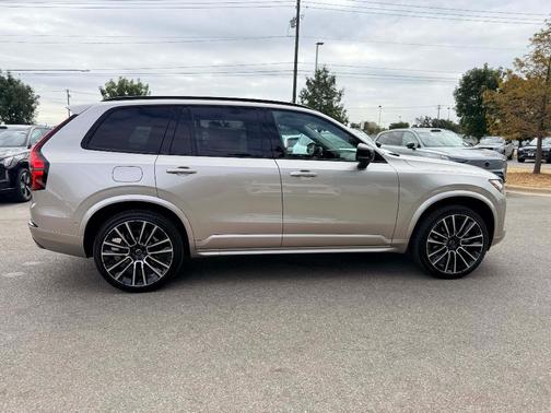 Dark 2026 Volvo XC90 B6 Ultra Dark Theme 7-Seater