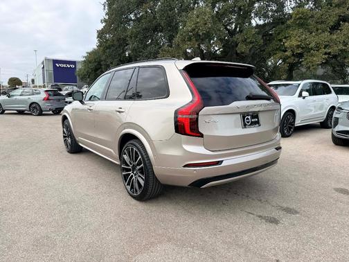 2026 Volvo XC90 B6 Ultra Dark Theme 7-Seater